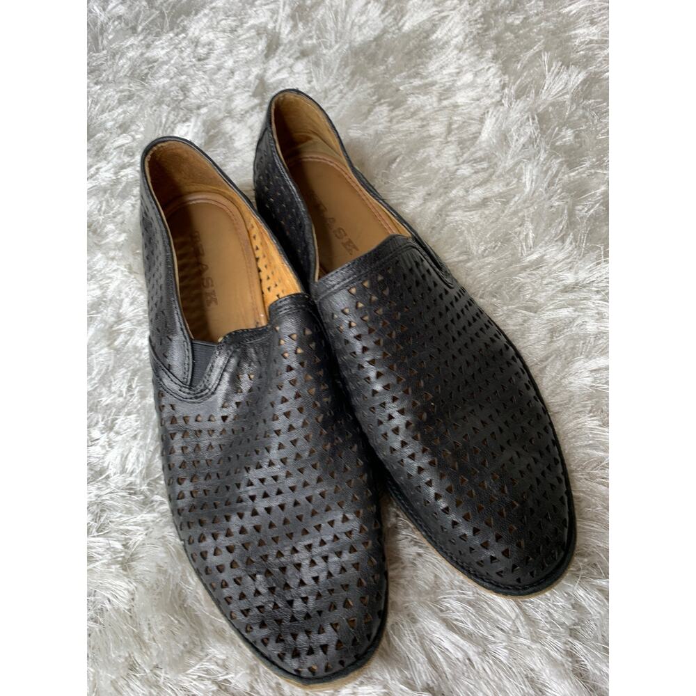 H. S. TrasK Black Perforated Slip On Loafer Leather Wood Sole Sz 9 M